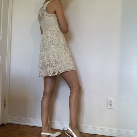 Adorable Lace dress which fits and XS - Picture 3 of 7